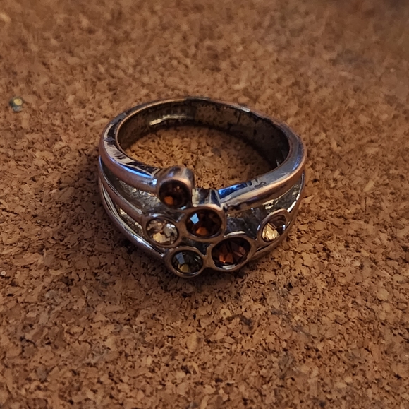 Lia Sophia Silvertone ring with brown stones - Picture 2 of 4